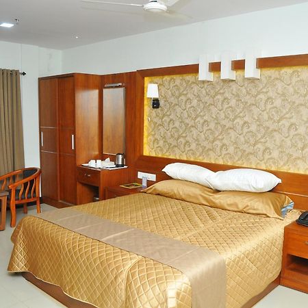 Kallada Mamatha Motels Kunnamkulam Exterior photo