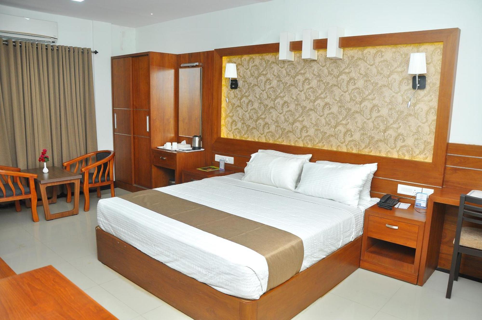 Kallada Mamatha Motels Kunnamkulam Exterior photo