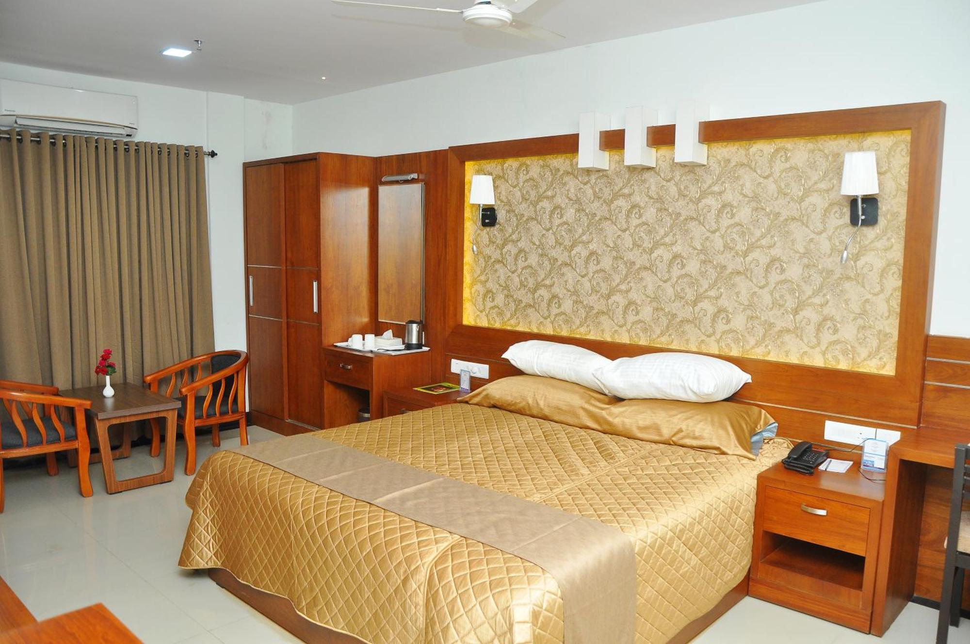 Kallada Mamatha Motels Kunnamkulam Exterior photo
